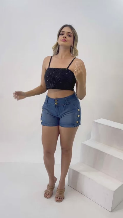 Short Jeans Claro com Botões: Estilo Luminoso